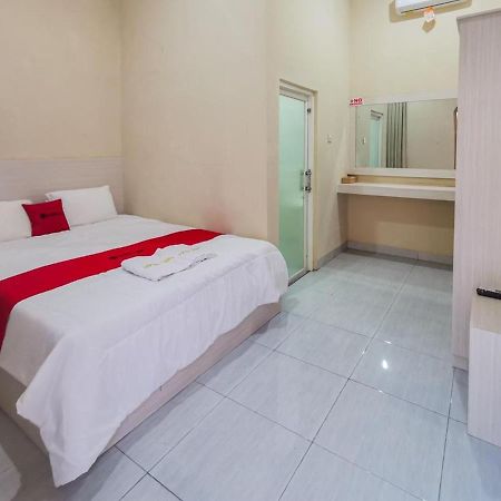 Reddoorz Near Pantai Pancer Door Pacitan Hotell Exteriör bild