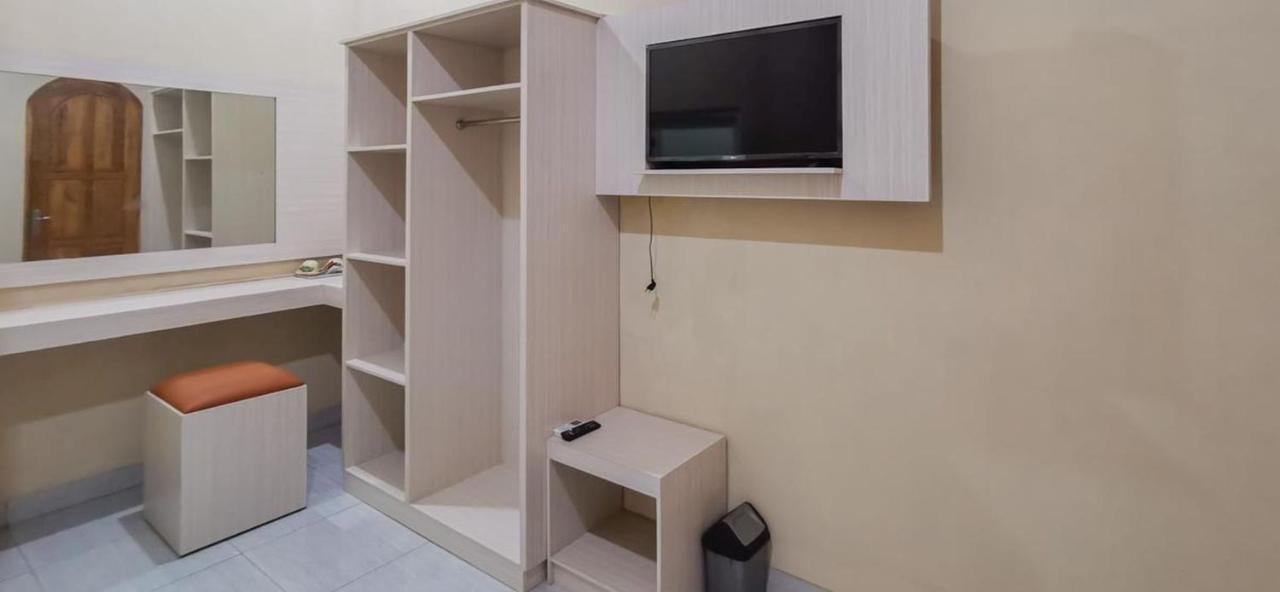 Reddoorz Near Pantai Pancer Door Pacitan Hotell Exteriör bild