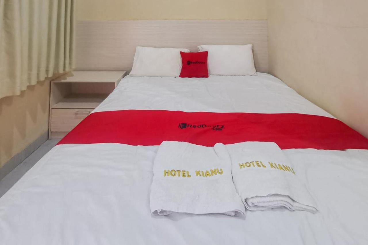 Reddoorz Near Pantai Pancer Door Pacitan Hotell Exteriör bild