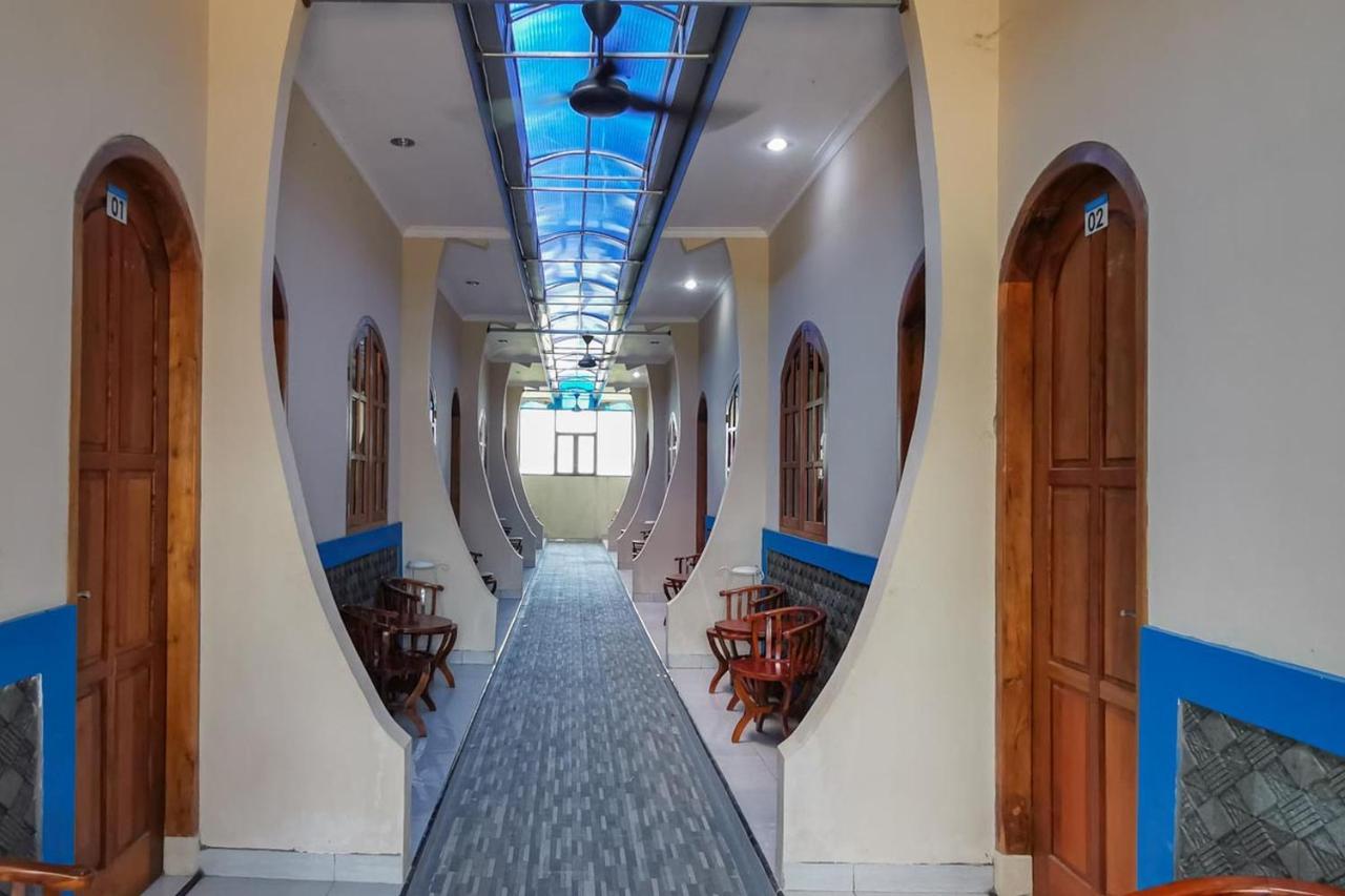 Reddoorz Near Pantai Pancer Door Pacitan Hotell Exteriör bild