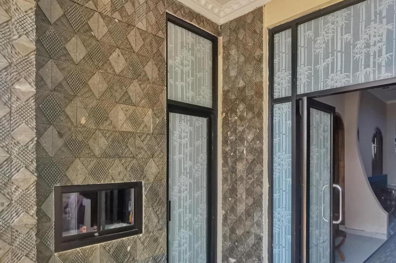 Reddoorz Near Pantai Pancer Door Pacitan Hotell Exteriör bild